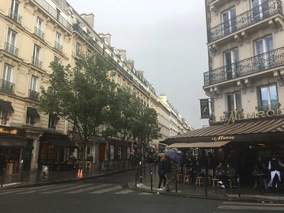 44 Rue Saint-placide Apartment